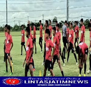 Persebaya Gelar Latihan Perdana Di Lapangan ABC GBT