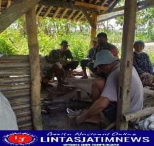 Pelihara Hubungan Baik,Babainsa Komsos Dengan Pandai Besi