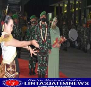 Bangga dan Haru, Warnai Tradisi Penyambutan dan Pelepasan Komandan Korem 081/DSJ