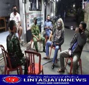 Wujudkan Situasi Wilayah Aman, Nyaman dan Kondusif, Piket Koramil 03/Serengan Patroli bersama Linmas