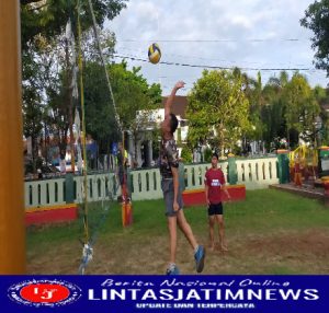 Olah Raga Volley Ball, Salah Satu Cara Prajurit Kodim 0801/Pacitan Jaga Stamina