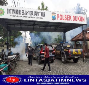 Antisipasi DBD, Polres Gresik Fogging  Mapolres dan Jajaran Polsek