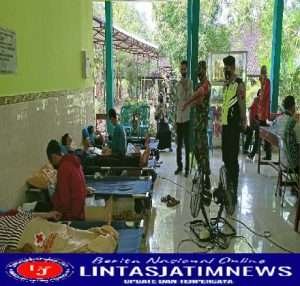 Babinsa Bersama Jajaran Forkopincam Batuwarno Pantau Pelaksanaan Donor Darah