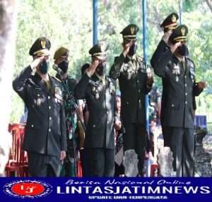 Dandim Ngawi Dampingi Kasdam V/Brw Hadiri Pemakaman Mayjen TNI (Purn) Ahmad Supriadi Di TPU Jambangan