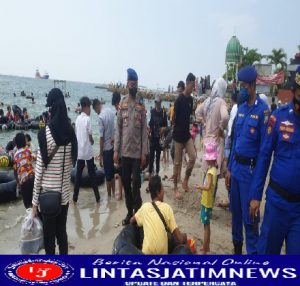 Libur Panjang Polres Gresik Ingatkan Pengunjung Pantai Patuhi Aturan dan Prokes