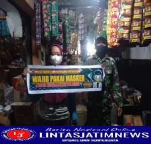 Pantau Pasar, Babinsa Berikan Himbauan Penerapan Protkes
