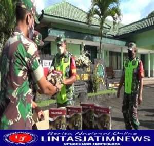 Kodim 0801/Pacitan Bagikan Susu Serdadu Kepada Anggota Pemberian Bapak Kasad