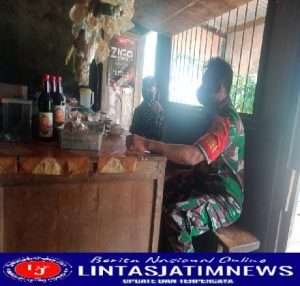 Tingkatkan Kerja Sama Di Wilayah Binaan, Babinsa Gandri Laksanakan Kegiatan Komsos Dengan Aparat Desa