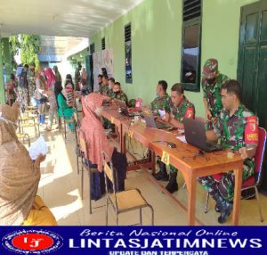 Kodim 0806/Trenggalek Salurkan BTPKLW – Minyak Goreng Kepada Warga