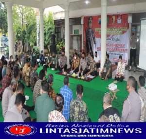 Jelang  Pilkades Tujuh Desa di Tulangan, Kapolresta Sidoarjo Gelar Cangkrukan Kamtibmas