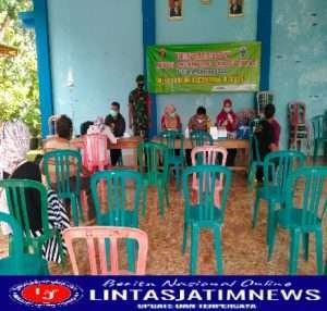 Pastikan Berjalan Aman Dan Lancar,Sertu Eko Dampingi Kegiatan Vaksinasi