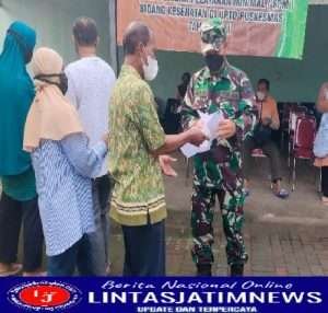 Koramil 17/Sidoharjo Bantu Nakes Berikan Pelayanan Vaksin Kepada Masyarakat