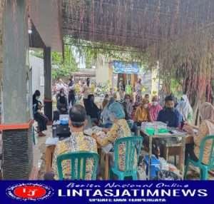 Sertu Suyatman Dampingi Vaksinasi Di Wilayah Binaannya