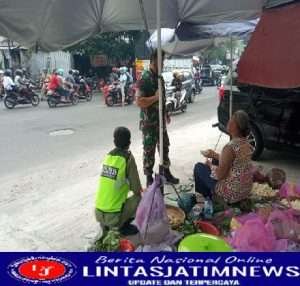 Babinsa Kemlayan PPKM di Sepanjang Jln. Honggowongso Kemlayan