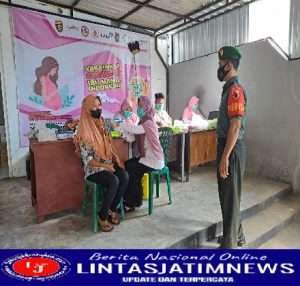Babinsa Koramil Kendal Dampingi Kegiatan Vaksinasi