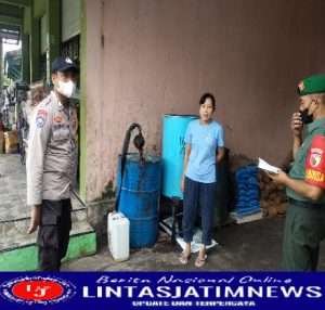 Babinsa Posramil 0805/15 Pitu Pantau dan Mendata Harga Eceran Migor curah dan kemasan di Wilayah Binaan