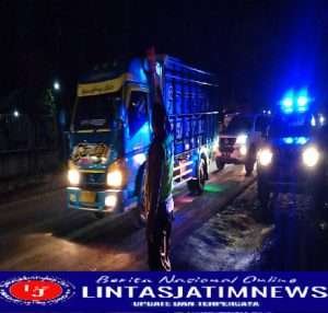 Respon Cepat Polisi dan Masyarakat Probolinggo Tangani Banjir