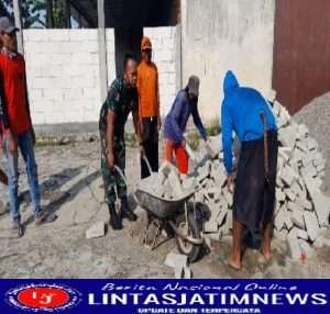 Wujudkan Rasa Gotong Royong, Babinsa Widodaren Manunggal Bersama Rakyat Dalam Karya Bakti di Banyubiru