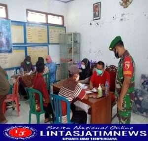 Babinsa Koramil Geneng Komsos Dengan Perangkat Desa