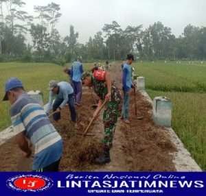 Optimalkan Fungsi Jalan Desa, Serda Imam Kerja Bakti Bersama Warga Binaan