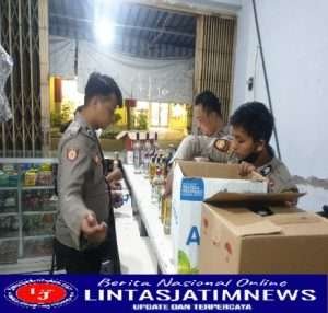 Harkamtibmas Polres Situbondo Mengamankan Puluhan Botol Miras