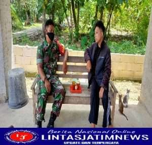 Kodim Sragen – Babinsa Laksanakan Komsos Dengan Pemuda Di Desa Binaan