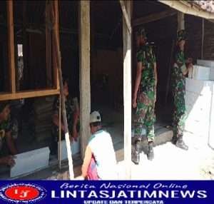 Dengan Semangat Gotong Royong, Babinsa Pos Koramil Gerih Kerja Bakti Bangun Rumah Warga Tidak Mampu