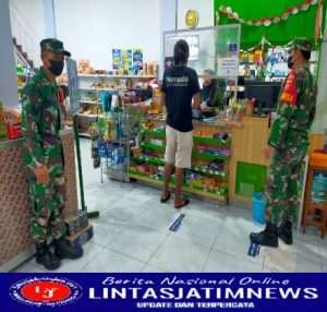 Kodim Sragen, Tangkal Covid-19, Serma Jumarno  Awasi Penerapan PPKM Level 2