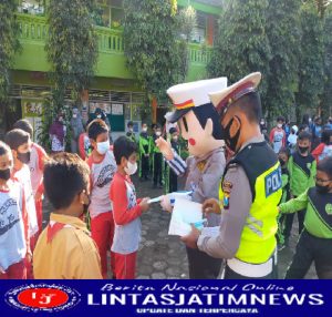 Menanamkan Disiplin Sejak Dini,Si Bontas Polres Batu Keliling Sekolah