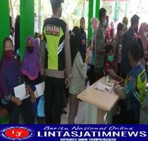 Anggota Koramil Dan Polsek Jatiroto Pantau Pelaksanaan Vaksinasi