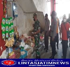 Koramil 10 Mojolaban bersama Polsek sambangi pasar tradisional cek harga eceran Migor