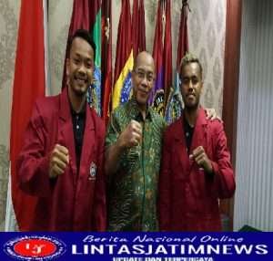 Kapten Alwi Slamat Dan Muhammad Hidayat Resmi Mahasiswa UM Surabaya