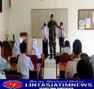 Membentuk Karakter Siswa, Babinsa Koramil 0801/01 Pacitan Ajarkan Wawasan Kebangsaan