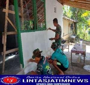 Satgas TMMD Ke-113 Kodim 0806/Trenggalek Kerjakan Finishing Pengecatan RTLH Milik Ibu Khadirah