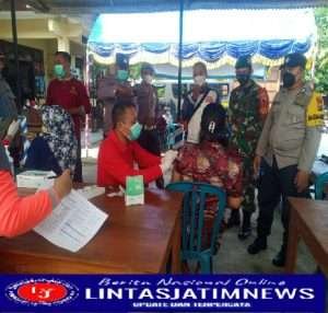 Peran Aktif Babinsa Posramil Karanganyar,  Amankan Kegiatan Vaksinasi di wilayah