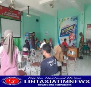 Babinsa Koramil 06/Batuwarno Terus Dampingi Pemberian Vaksin