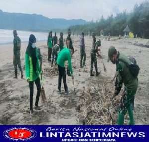 Aksi Grebek Sampah Di Pesisir Pantai Bersama Babinsa Koramil 0801/01 Pacitan