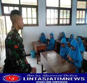 Hebatnya Prajurit Yonif 511 jadi Guru Di SDN 4 Kalibatur