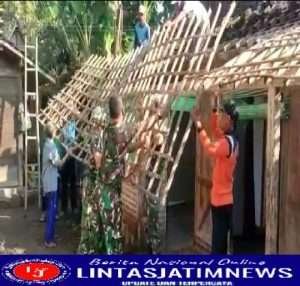 Peduli Terhadap Warga, Anggota Koramil Paron Bantu Rehab Rumah