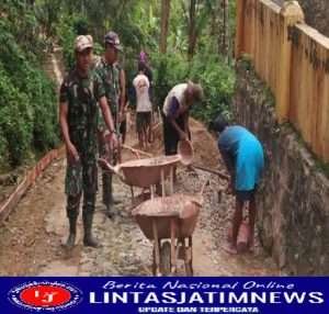 Babinsa Koramil 0801/07 Ngadirojo Bersama Warga Laksanakan Pengecoran Akses Jalan Desa