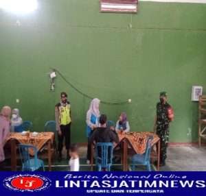 Warga Terima Vaksin, Babinsa Mlokomanis Wetan Berikan Pendampingan