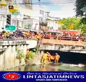 Pengayuh Becak Tewas Di Bawah Jembatan Sungai Jalan Kedung Cowek