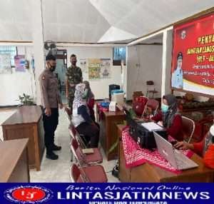 Bersinergi, Babinsa Dan Bhabinkamtibmas Selalu Dampingi Pelaksanaan Vaksinasi Oleh Nakes