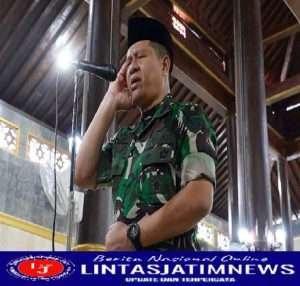 Merdunya Suara Brigjen Fulad Saat Kumandangkan Adzan di Masjid Agung Kota Madiun