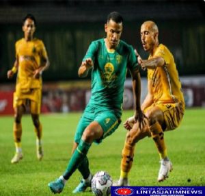 Persebaya Kecolongan Di Menit Akhir