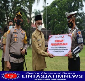 Sikap Sabar dan Ikhlas Polantas Polres Bondowoso Berbuah Penghargaan Bupati dan Kapolres