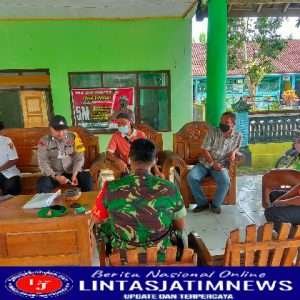 Babinsa Koramil Geneng, Tetap jaga Protkes Dalam Giat Komsos di Wilayah