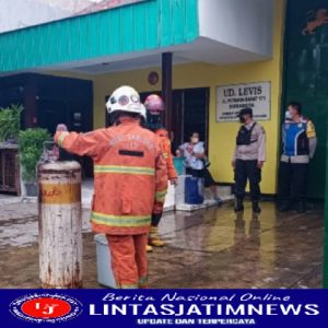 Dapur Pabrik Sirup di Jalan Petemon Barat Terbakar