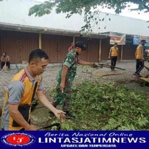 Sinergi Jumat Bersih Dalam Rangka HUT Bayangkara ke 76