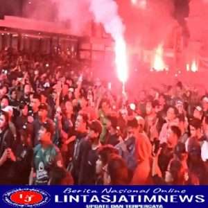 Polrestabes Fasilitasi Nobar para Bonek dan Rayakan HUT ke-95 Persebaya